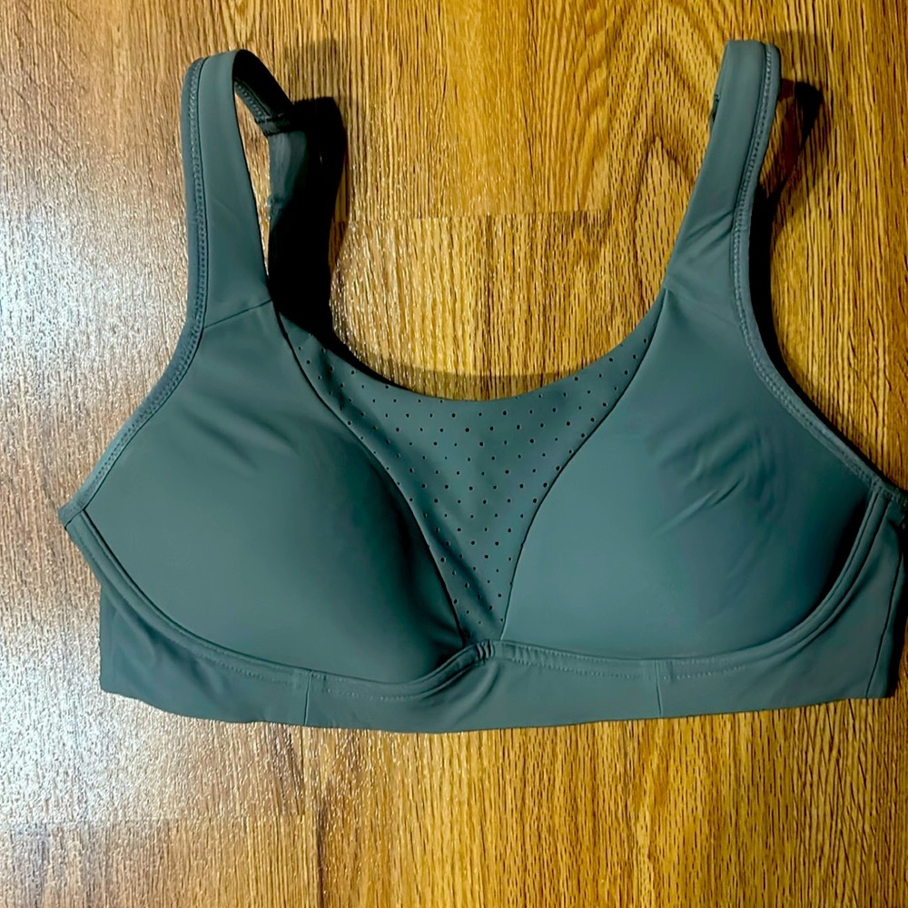 Lululemon sports bra olive green 34C barely worn